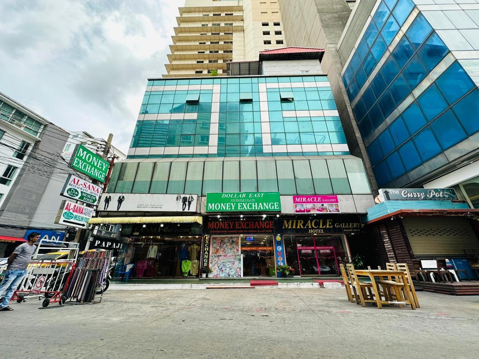 Miracle Gallery Hotel Makkasan Exterior photo