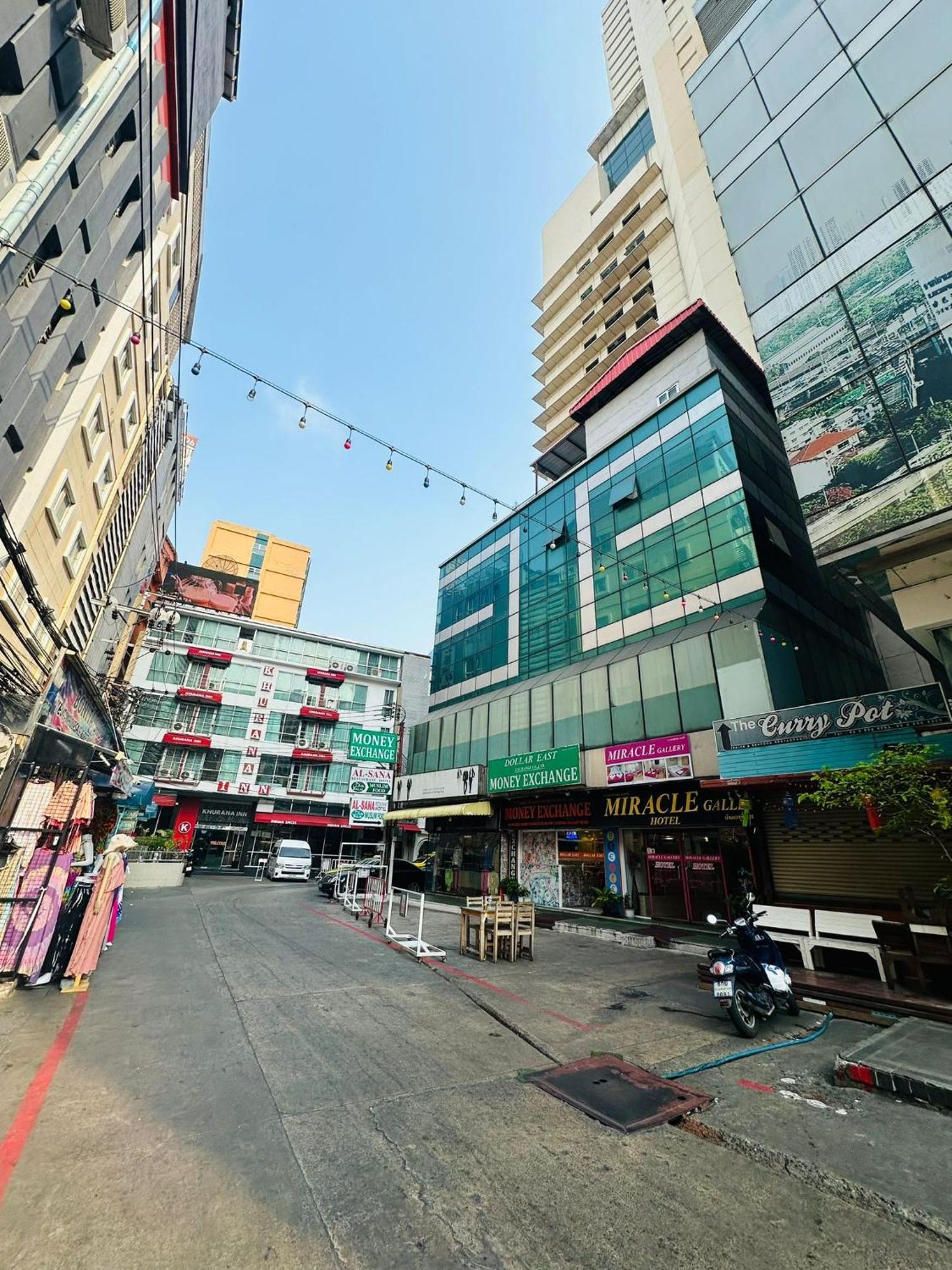 Miracle Gallery Hotel Makkasan Exterior photo